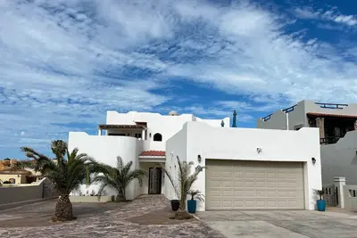 Image de Sandy Beach House: Gated, Pet-Friendly, Steps to Beach, Game Garage, Beach Fun!