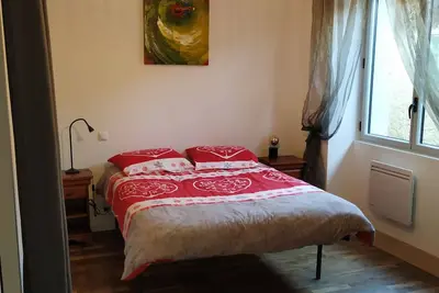 Image de maison de village dans le Cantal.