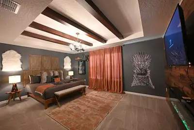 9Br Villa w Theme Rooms/Pool/Games/Conservative view@Solara