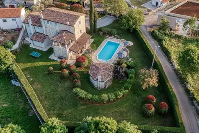Image de Maison de vacances Visnjan pour 1 - 10 personnes avec 4 chambres à coucher - Maison mitoyenne