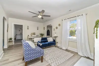Image de Cozy Safe Coastal Cottage 1. 8 Mi from Hospitals Near Base + Odu
