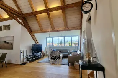 Image de Centrally located, modern Loft w/ Lake & Mountain views. Free Parking, Fast wifi