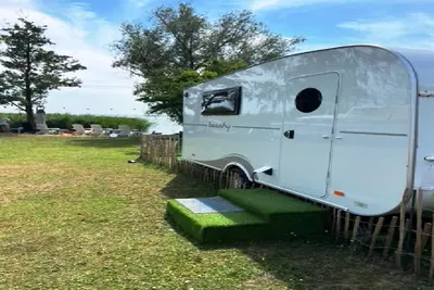 Image de Caravane de plage au marigot, Lütow