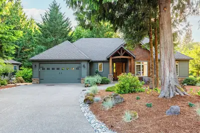 Image de Basecamp, Mt Hood. Mountain Retreat, hot tub, golf course.