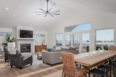 Image de Waterfront, Dock, Sleeps 8, Ev Charger