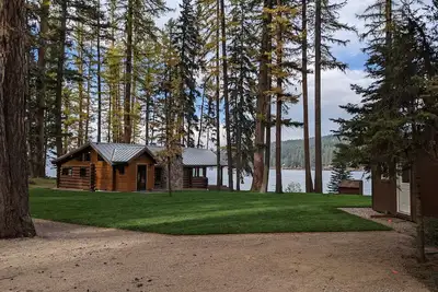 Image de Cozy Vintage Cabin on Placid Lake, Montana - Waterfront, Sleeps 6 Adults - Wifi