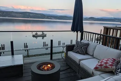 Image de New! Lakefront Cottage w/ private dock and 4 beds!