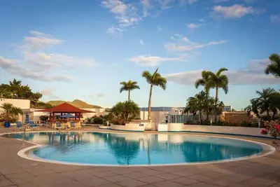 Image de Grand Getaway - Royal Retreats at Maho Beach Studio