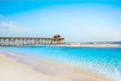Image de Resort with outdoor pool and lazy river only steps from the beach!