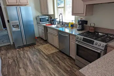 Image de Newly Built Country Home -- Privacy, Great Views, & Only 15 Minutes to the City!