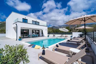 Image de Brand New Modern Villa with Private Heated Pool