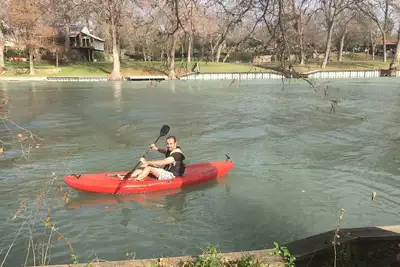 Image de River front! We Have Water! 65\" screen for Games!