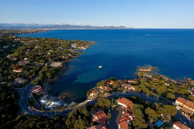 Villa du Jardin with spa and pool just 15 Meters from the sea, views, views.