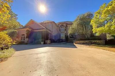 Image de Upscale Rural Retreat Sleeps 14