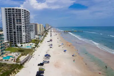 Image de Brand-New Ocean-Front Condo 🌴