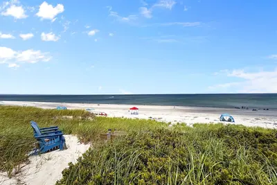 Image de Oceanfront beach cottage nestled in the dunes of East Sandwich beach