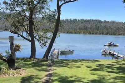 Image de Lakefront location with private jetty