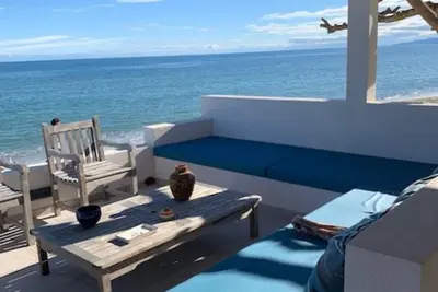 Image de Bungalow 59 - Mini Villa on the beach \"feet in the water\"