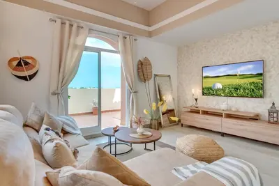 Image de Penthouse moderne avec terrasse, piscine et animaux admis à Mijas