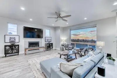 Image de Newport Oceanview House w/ Rooftop Decks