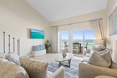 Image de Crystal Sands 312a - Two-Story Gulf-Front Condo, Bonus Loft, Free Beach Service!