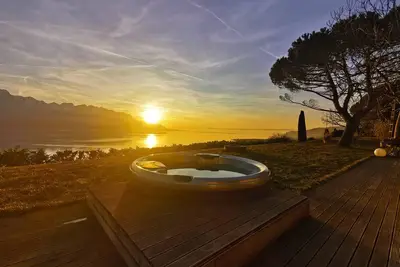 Image de Sunset House with gorgeous view of the lake
