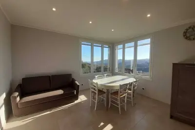 Bel appartement avec vue sur le golfe de Dianese