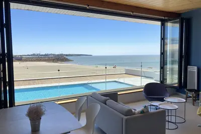 Plage de Foncillon, résidence avec piscine face à la mer
