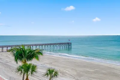 Image de Tarpon Sky Lounge Luxury Beachfront Penthouse in Redington Beach Fl