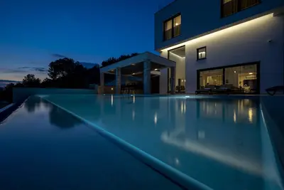 Image de A large and spacious villa with a \"million dollar\" view, many addit. facilities.