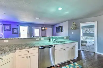 Image de Luxury Modern Home near Downtown\/Arlington w\/Coffee bar and more.