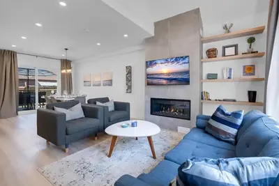 Image de Modern 3 bed house, steps from beach and minutes from wineries. Pet friendly!