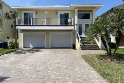Image de One block from Beach. Spacious 2 bedroom duplex Btr #2197