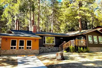 Image de Luxury Mountain Cabin - Dog Friendly! 30 day minimum stay.