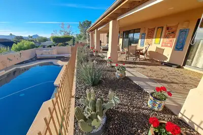 Image de Bright bungalow with pool and spectacular mountain views