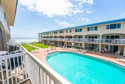Image de Beachfront Oceanview condo 2\/2 with Pool Win-San - Steps to Flagler