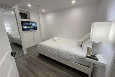 Image de Basement 4 minutes from Centennial beach Barrie