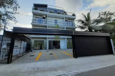 Image de \"The Glen \" Brand New furnished, air-condition apartments.