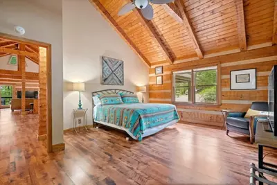 Image de Fragrance Free log cabin in Hot Springs Village- stunning!