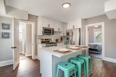 Image de Great Lakes Getaway-Upper Unit, Near Outlet Mall