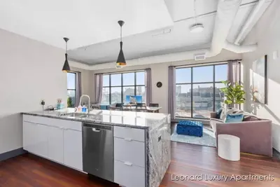 Image de Cityscape Apartment w/ Terrace - Leonard Luxury Apartment