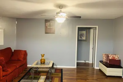 Image de Entire place: Cozy, Quiet Oasis w/free laundry and parking