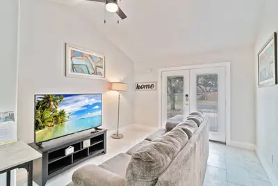 Image de WeWelcome you to our Suburban Luxury Apartment