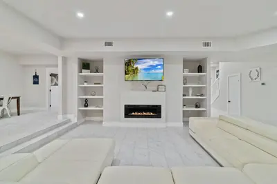 Image de WeWelcome You to our 7 Bedroom 4 Bathroom Home