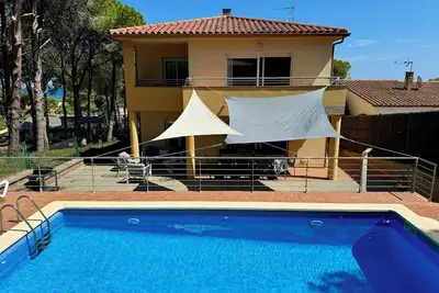 Image de Villa close to the beach. Capacity 12 people. Platja de Pals.