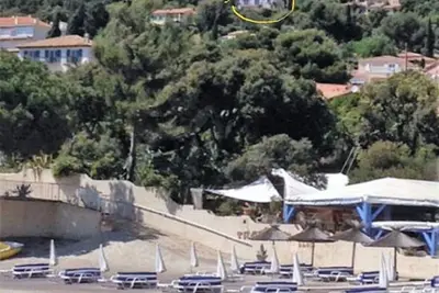 Image de Villa Rayol-Canadel avec magnifique vue mer-8 couchages-10mn Ă pied de la plage