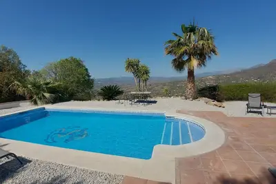 Image de Villa with private salt pool located against a nature reserve