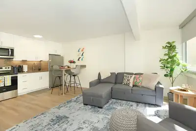Image de Fully Renovated! Modern Condo in the Heart of Waikiki! Parking nearby, Wi-Fi
