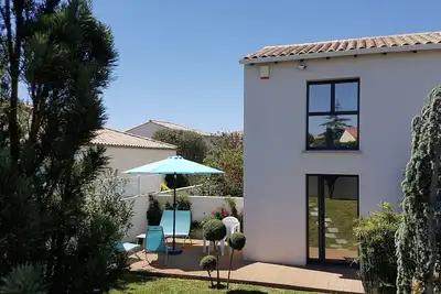 Image de T2 Duplex *** cosy et lumineux de 26 m2, avec une petite vue mer à 400 m, pour 2
