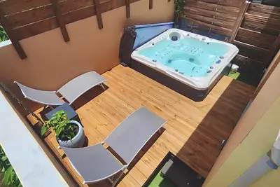 Image de Bungalow pour 2 avec Jacuzzi